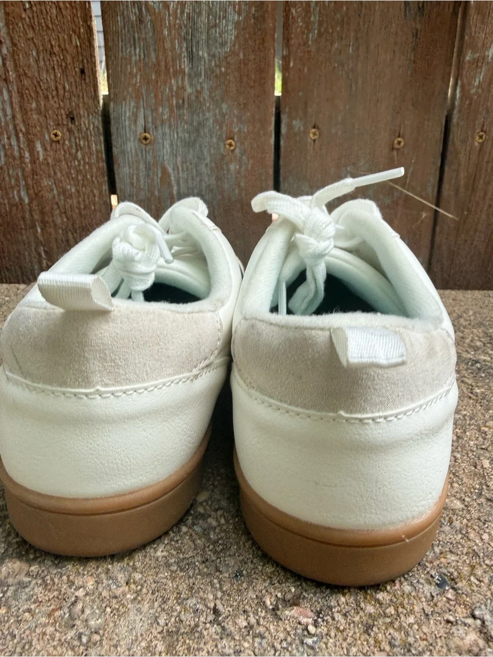 Old Navy Kids White Green Stripe Sneakers Size 4